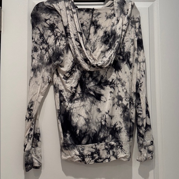 Vintage Havana Black and Gray Tie-Dye Sweater - Picture 3 of 7